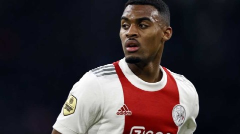 格拉文贝赫赛季末重伤震惊足坛，天才中场遭遇命运转折