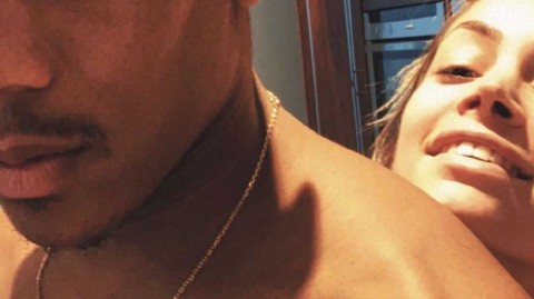 曼联锋霸居家隔离变身光头强 爱妻秒变托尼老师秀恩爱