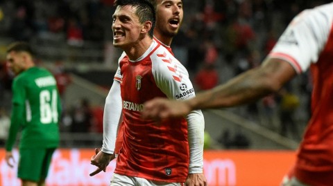 葡萄牙雨夜进球大战 布拉加主场四球击退卢多戈雷茨