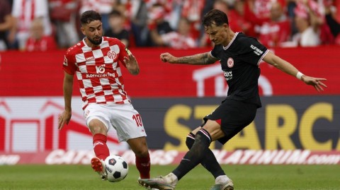 美因茨激战法兰克福 德甲第二轮上演精彩平局