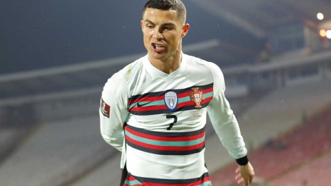 从怒火到希望：C罗摔掉的队长袖标，如何点亮一名婴儿的生命之光