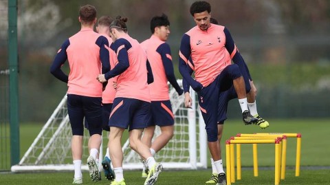 四月的蛰伏：镜头下的热刺备战，穆里尼奥迎来真正“执教”时刻