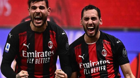 红黑军团圣西罗冬夜神兵天降，特奥补时劈天一剑力斩蓝鹰