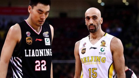 从“板爷”到传奇定律：阿巴斯在CBA的流浪者之歌