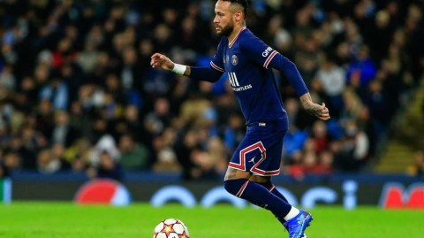 绿茵巨星与虚拟战场的交汇：内马尔签约脸书开启游戏直播新篇章