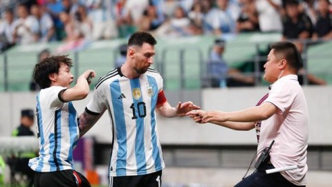 一场完胜一场闹剧：迈阿密连胜逼近榜首，友谊赛遭遇“抱摔式”冲场乱局