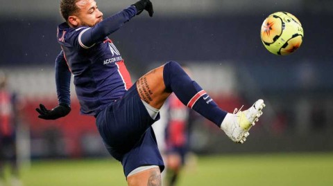 巴黎圣日耳曼官方：内马尔脚踝伤情初检结果向好，未来48小时静待深入评估