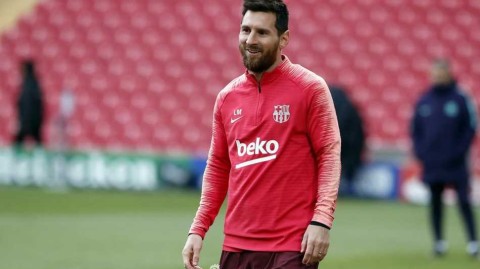 梅西安菲尔德“坐足球”名场面：球王视角下的奇迹前夜与黯然神伤