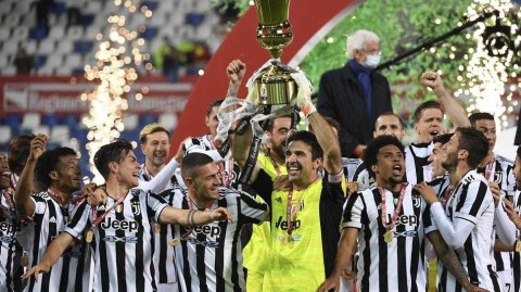 一座冠军，一声致敬：尤文图斯用最完美的方式告别传奇布冯