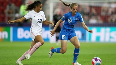 冰岛女足顽强逼平法国 绿茵场上的北欧传奇