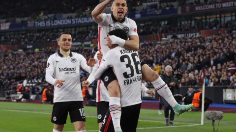 欧联杯半决赛铁锤帮主场惜败 雄鹰展翅伦敦碗