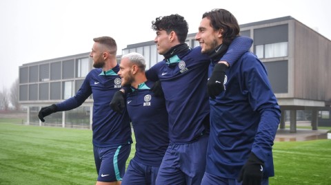 蓝黑军团备战意甲风云 训练场上展卫冕雄心