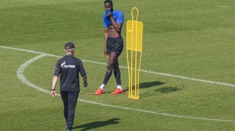 疫情陰影下的藍白鬥誌：沙爾克04的特殊備戰紀實