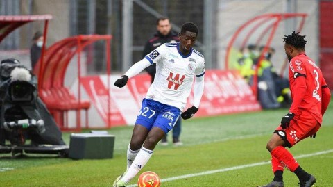 法甲寒冬夜里的平局：第戎主场顽强战平斯特拉斯堡