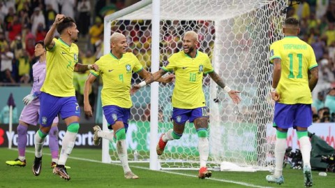 桑巴军团半场四球炫舞击垮韩国 赛后温情举牌致敬传奇贝利