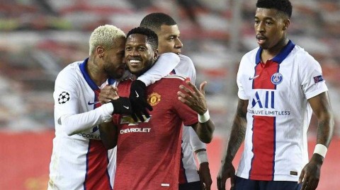 梦剧场惊魂夜，内马尔双响炮复仇曼联