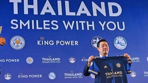 莱斯特城新球衣亮相 胸前字样传递泰国微笑与温情