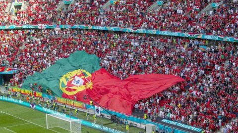 六万人的呐喊与C罗的荣耀：普斯卡什球场见证足球最纯粹的本意