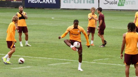 伊斯坦布尔之夜加拉塔萨雷欧战前的最后集结