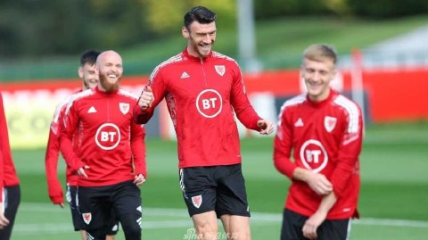 威尔士巨龙最后集结欧国联关键战前蓄势待发