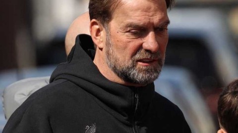 失冠之痛与街头相遇：克洛普与利物浦的深情对视