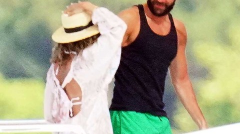 碧海晴空下的柔情时刻本泽马与爱妻的游艇假期