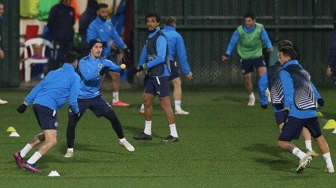 伊斯坦布尔之夜法兰克福欧联小组赛前的最后演练