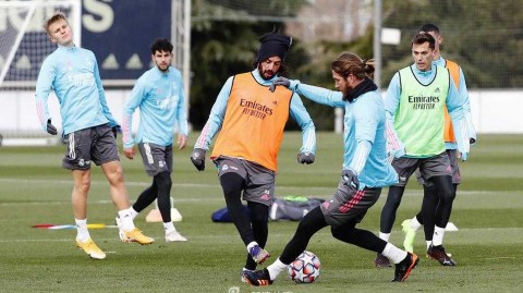 决战前夕，白衣飘飘：皇马众将迪斯蒂法诺球场最后一练