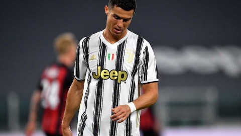 米兰双雄会变独角戏：AC米兰客场三球完胜尤文图斯，C罗哑火告别前四