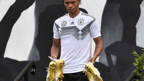 战车重启耀橙衣：德国队芬洛备战，萨内金色战靴点亮重建之路