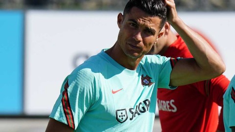 C罗披挂上阵，笑容点亮训练场：游子归家，剑指世界杯