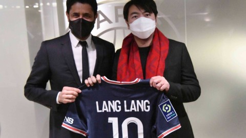 巴黎圣日耳曼主场欢庆虎年春节 中法体育文化交流绽放绿茵场