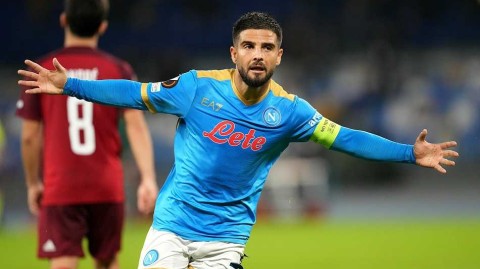 欧联杯焦点战：那不勒斯主场三球完胜华沙军团，因西涅世界波引领胜利