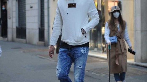 唐纳鲁马米兰街头漫步 疫情禁令下咖啡店外带梦碎