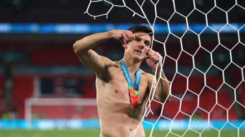 蓝衣军团半世纪圆梦 意大利众将剪下温布利球网珍藏荣耀