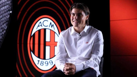 卢卡·罗梅罗加盟红黑军团签约瞬间全记录