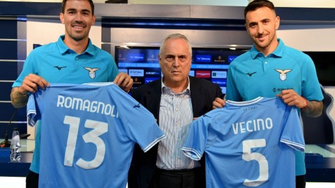 蓝鹰展翅迎新翼 拉齐奥新援发布会闪耀罗马城