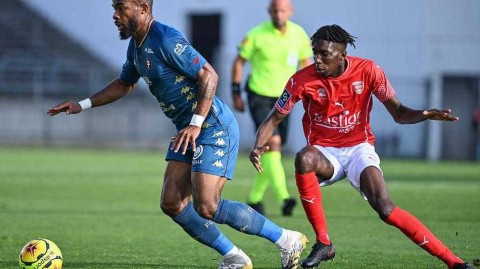 科斯蒂埃尔的孤勇者：尼姆的狂攻与梅斯的血色防线