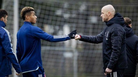 决战前夕：阿贾克斯的青年军在寒风中淬炼利刃