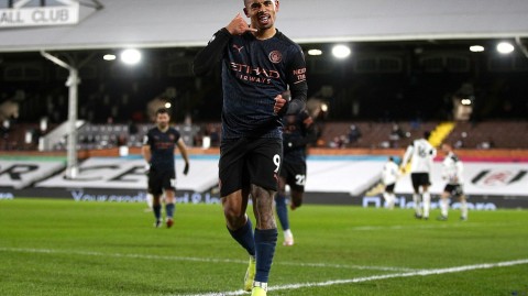 蓝月亮的伦敦一夜：斯通斯铁树开花，阿圭罗破荒，曼城17分领跑无敌手