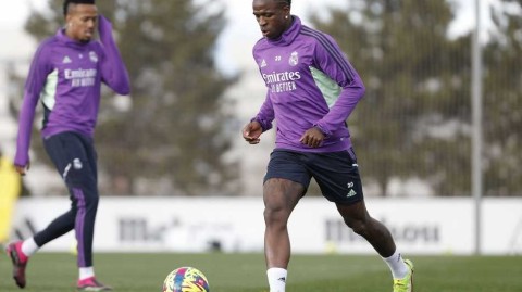 伯纳乌云集备战西甲联赛银河战舰蓄势待发