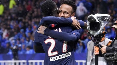 众神归位！内马尔连场绝杀气吞山河，大巴黎客场险胜里昂