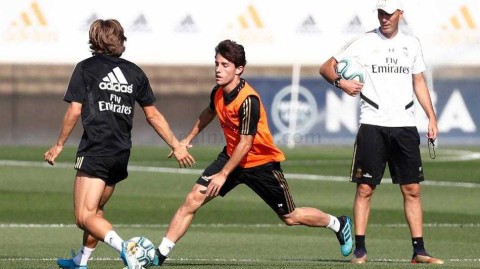 皇马迎战比利亚雷亚尔前的好消息与隐忧：马里亚诺伤愈复出，罗德里戈户外有球训练激活进攻线，阿扎尔等多人仍在养伤