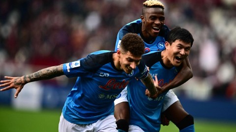 蓝鹰振翅都灵城 奥斯梅恩头槌定乾坤 那不勒斯客场奏凯逼近冠军