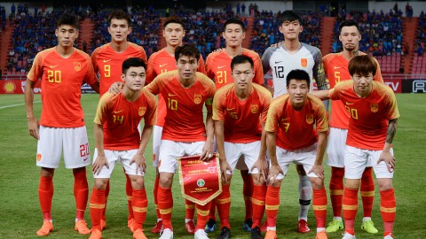 开场9分钟丢两球，国足0-2负喀麦隆 邵佳一收获执教首败