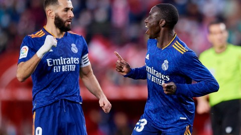 西甲赛场白衣军团火力全开，客场四球大胜格拉纳达