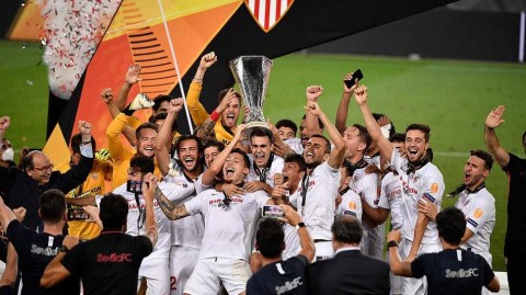 欧联之王再铸传奇：塞维利亚激情逆转国米，第六冠闪耀科隆