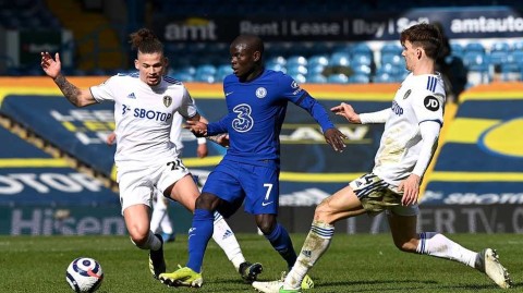 白玫瑰与蓝军的狂野对弈 班福德伤退门框三度救主