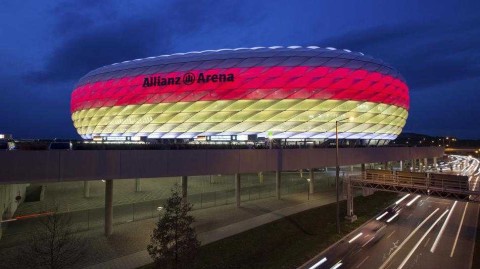 欧洲杯战火重燃 安联球场披上荣耀黑白红战袍