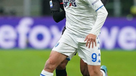 红黑军团鏖战告捷 圣西罗夜空星光璀璨